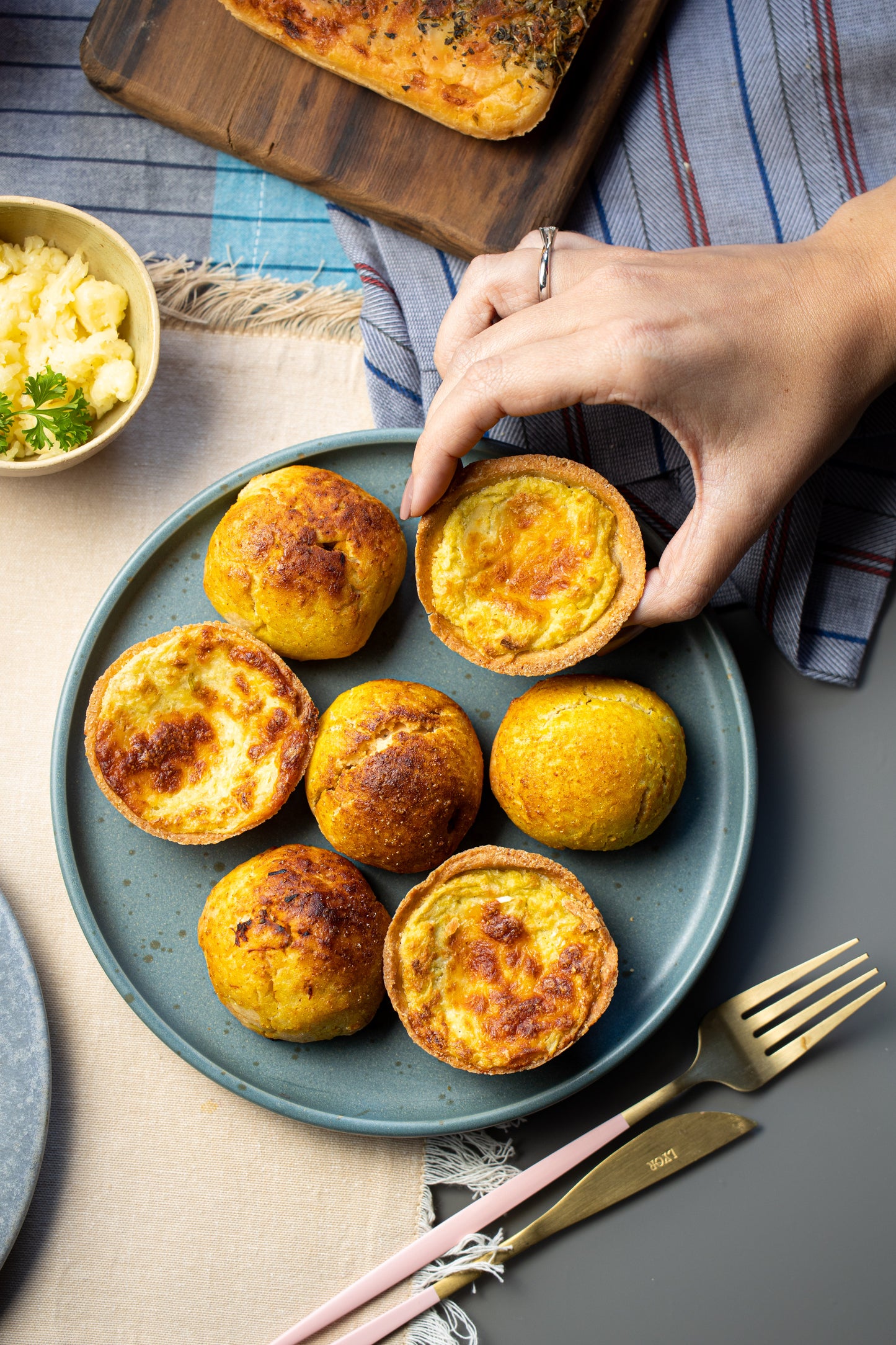 Empada de queijo c/ alho poró - 300g | 6 Uni