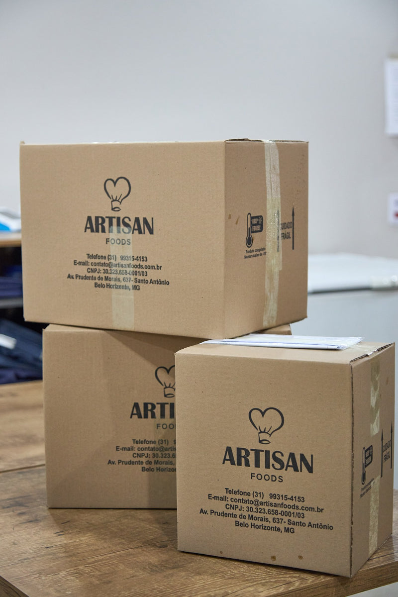 Caixas de produtos Artisan fechadas, empilhadas